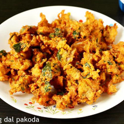 Moong Dal Pakoda (Moong Dal Bhajiya)