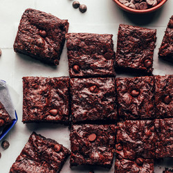 Fudgy Crackly Top Brownies (vegan + Gf)