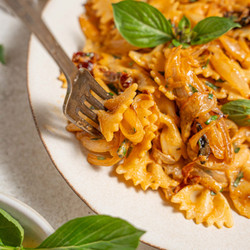 One Pan Caramelized Onion Pasta