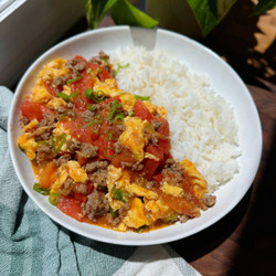 Chinese Tomatoes And Eggs With Beef