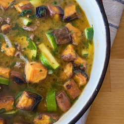 Savoury Peanut and Vegetable Beef Soup