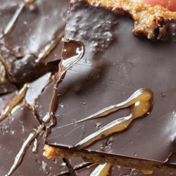 Gluten-free No-bake Chocolate Chip Cookie Dough Bars With Caramel
