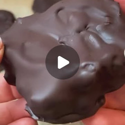 Healthy Peanut Butter And Chocolate Bites