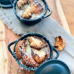 Chrissy Teigen&apos;s French Onion Soup