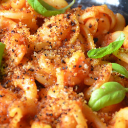 Jamie Oliver&apos;s Sicilian Prawn Pasta