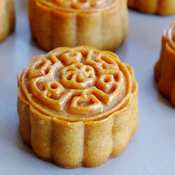 Mooncakes, A Classic Recipe (广式月饼)