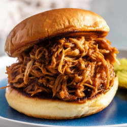 Crock Pot Pulled Chicken Burgers