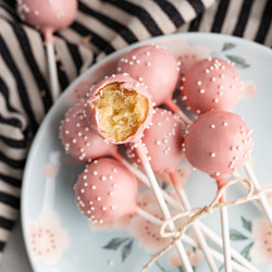 Birthday Cake Pop (starbucks)