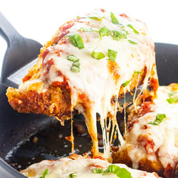 Keto Chicken Parmesan (crispy &amp; Cheesy!)
