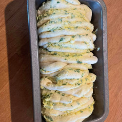 Sourdough Discard Pull-apart Garlic Bread