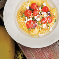 Courge Spaghetti Aux Oignons, Aux Tomates Et Aux Olives