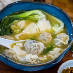 Better Than Take Out – Chicken Wonton Soup (千里香馄饨)
