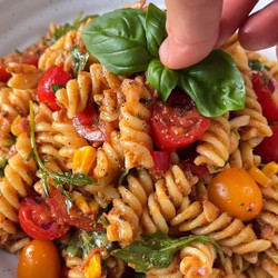 Sun Dried Tomato Pesto Pasta Salad from @thrivingonplants