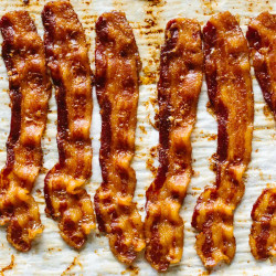 How To Cook Bacon In The Oven (easy &amp; Crispy)