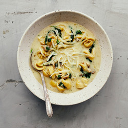 Soupe Aux Tortellinis, Aux Champignons &amp; Aux Épinards - Trois Fois Par Jour