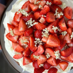 Midsummer Strawberry Cake (Sweden)