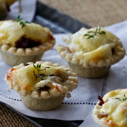 Mini Tarts With Roast Beef And Gruyère