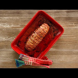 Rolo De Carne Recheado Com Tâmaras E Envolto Em Bacon
